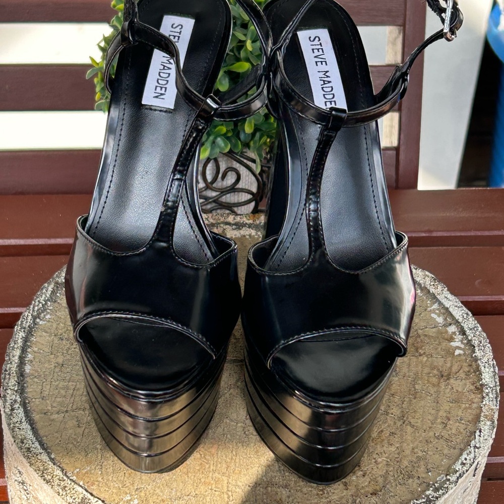 Steve Madden Black Platform Peep-Toe Shoes